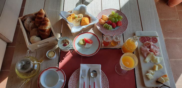 Pequeno-almoço na Herdade da Malhadinha Nova - Country House & Spa, Alentejo, Portugal © Viaje Comigo