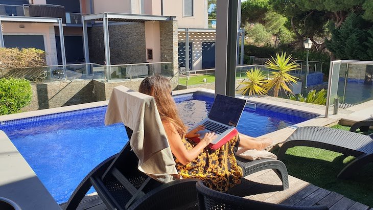A trabalhar na casa no Vale do Lobo Resort - Algarve - Portugal © Viaje Comigo