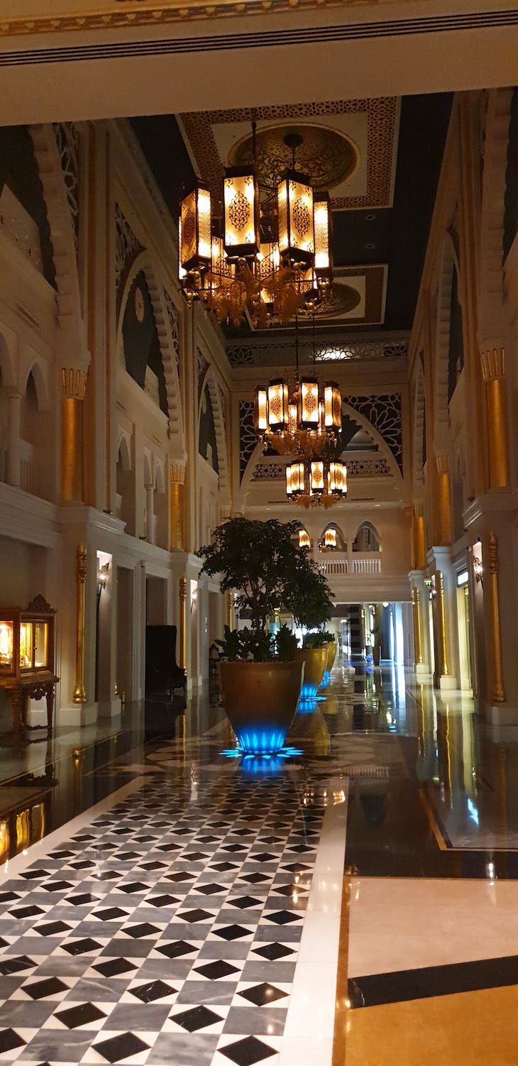 Corredor no hotel Jumeirah Zabeel Saray - Dubai © Viaje Comigo