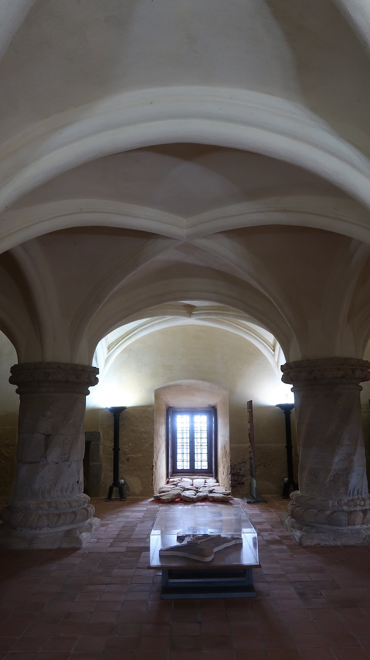 Dentro do Castelo de Evoramonte - Alentejo - Portugal © Viaje Comigo