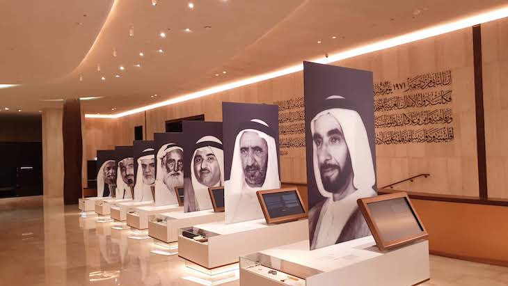 Líderes dos EAU - Etihad Museum - Dubai © Viaje Comigo