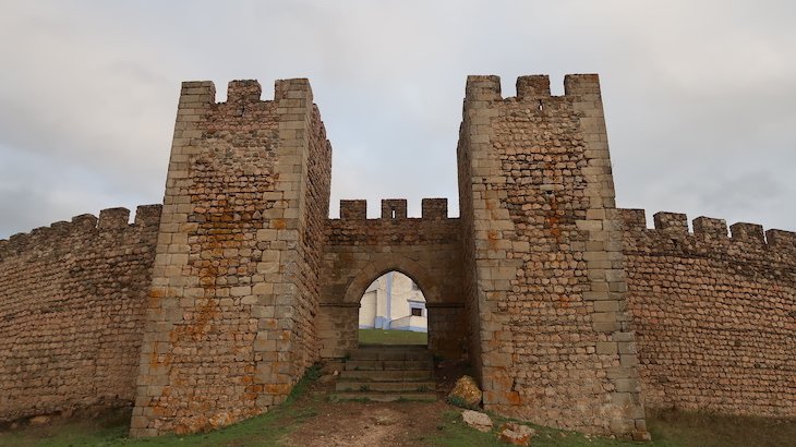 Entrada no Castelo, Arraiolos - Alentejo - Portugal © Viaje Comigo