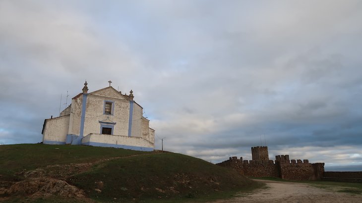 Igreja do Salvador e Castelo, Arraiolos - Alentejo - Portugal © Viaje Comigo