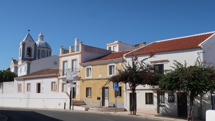Igreja e casas de Castro Marim - Algarve - Portugal © Viaje Comigo