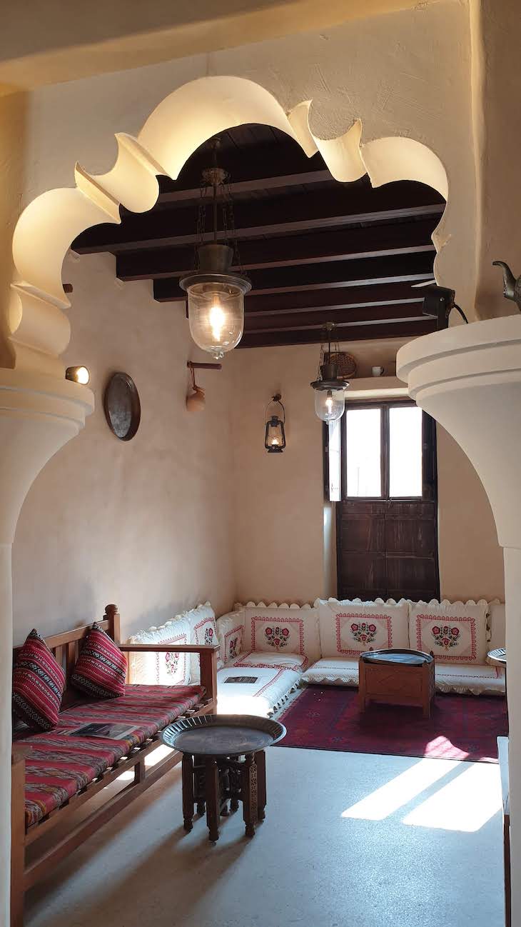Sala do Pequeno-almoço do Al Seef Heritage Hotel Dubai, Curio Collection by Hilton - Dubai © Viaje Comigo
