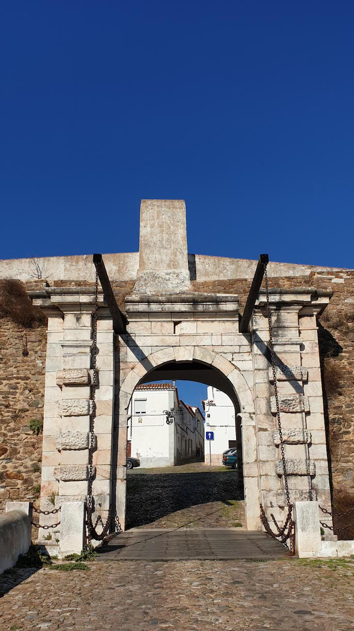 Porta de Évora, Estremoz - Alentejo - Portugal © Viaje Comigo