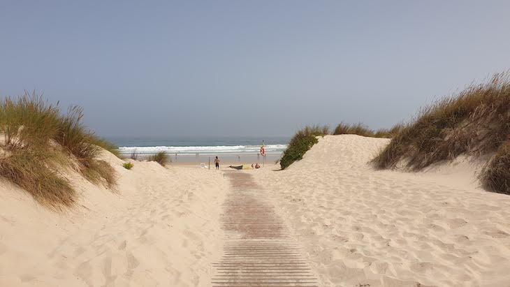 Praia Alfarroba em Peniche - Portugal © Viaje Comigo