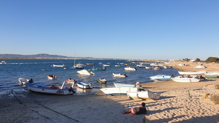 Barcos na Ilha do Farol - Algarve © Viaje Comigo