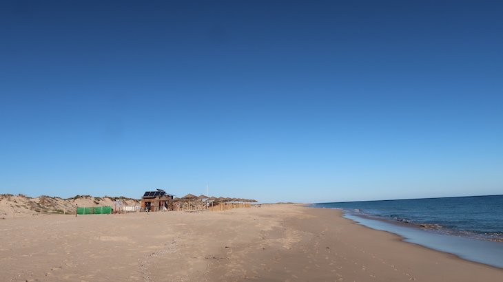 Na praia Ilha da Culatra - Algarve Portugal - © Viaje Comigo