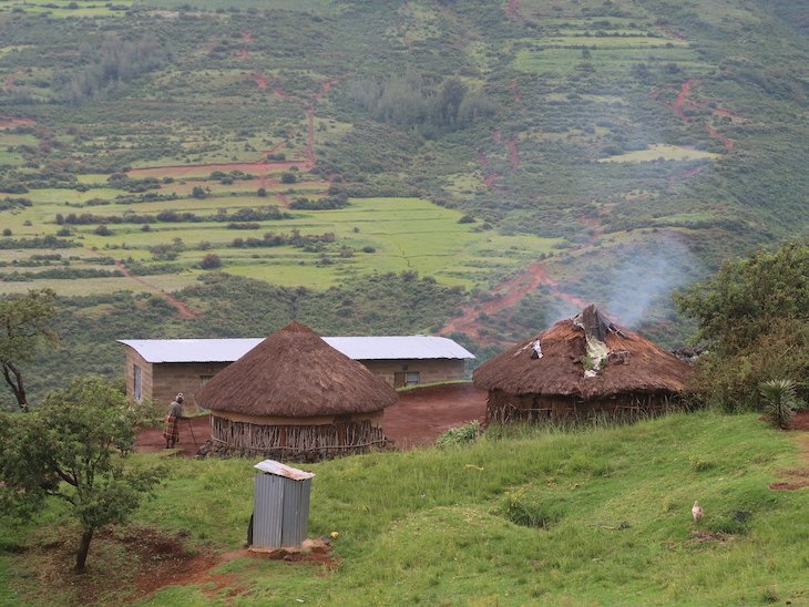 Casas na zona rural do Lesoto © Viaje Comigo