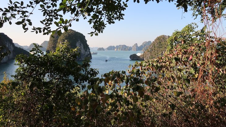 Thien Canh Son Cave - Baia de Ha Long - Halong Bay - Vietname © Viaje Comigo