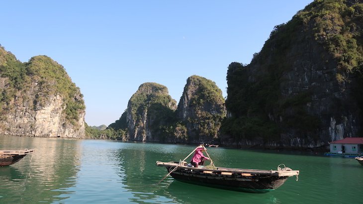 remadora Vung Vieng -Baia de Ha Long - Halong Bay - Vietname © Viaje Comigo