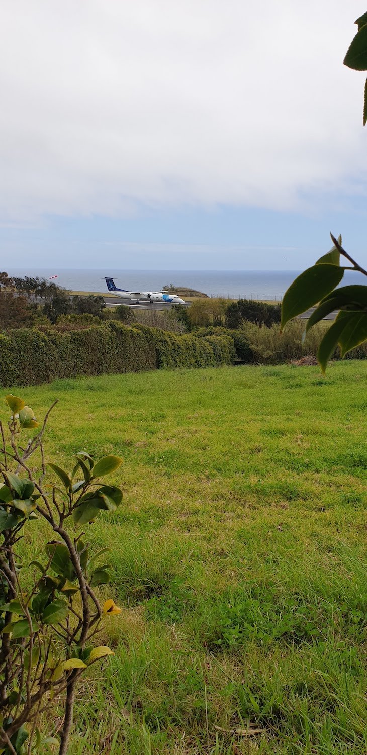 Daqui vê-se a pista do aeroporto - Quinta das Buganvílias - Faial - Açores © Viaje Comigo