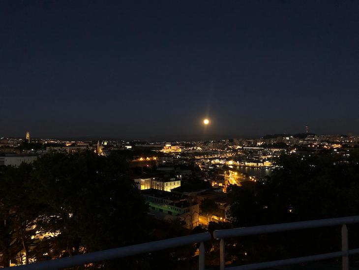 Noite de lua cheia, vista do Palácio de Cristal - Porto © Viaje Comigo