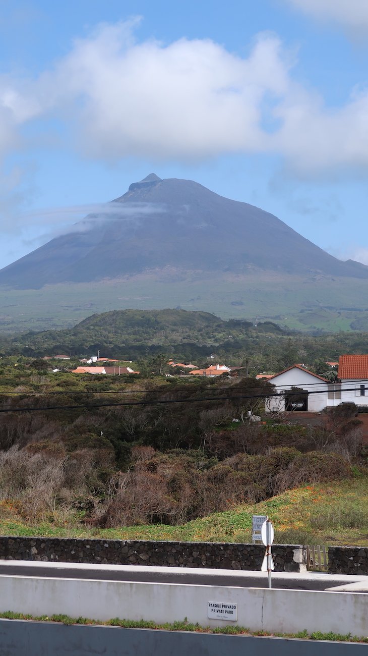 Vista para a montanha: Apartamentos Baía da Barca - Pico - Açores © Viaje Comigo