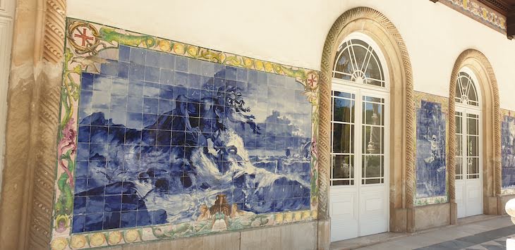 Painel de azulejos do Adamastor - Bussaco Palace - Portugal © Viaje Comigo
