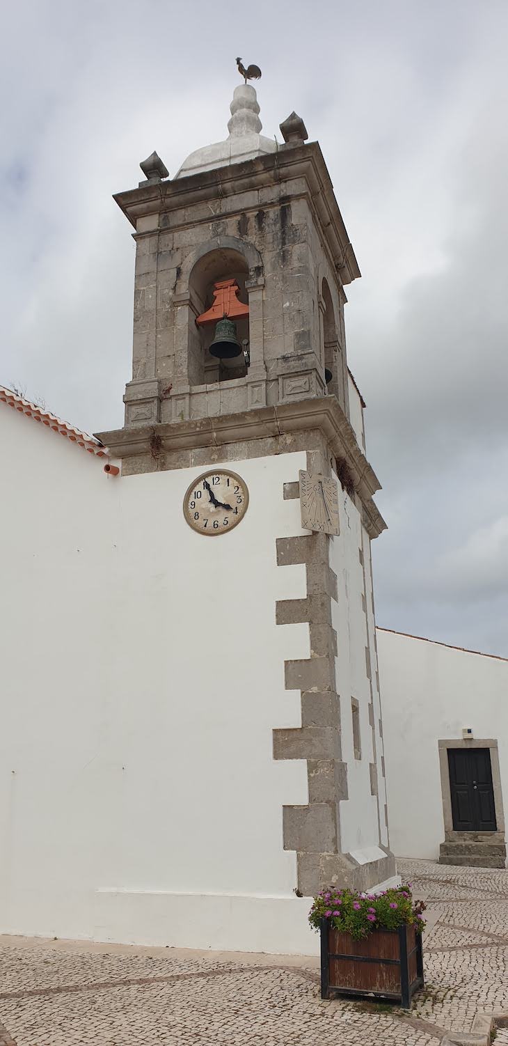Relógio da Igreja de Serra D'el Rei - Peniche - Portugal © Viaje Comigo