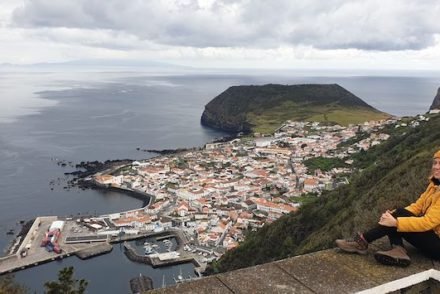 Susana Ribeiro no Miradouro das Velas - São Jorge - Açores © Viaje Comigo