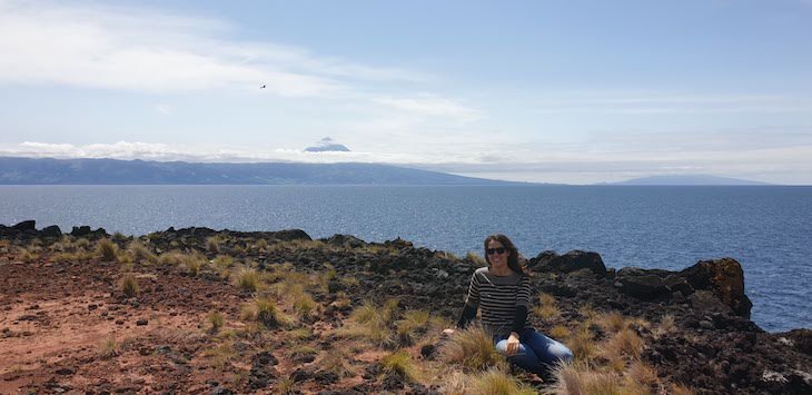 Pico a espreitar na Ilha de São Jorge - Açores © Viaje Comigo