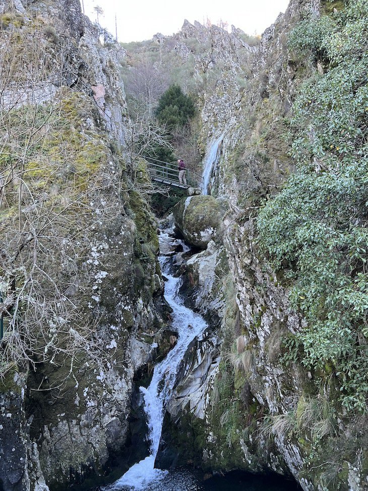 Cascata Poço do Inferno - Manteigas - Portugal © Viaje Comigo
