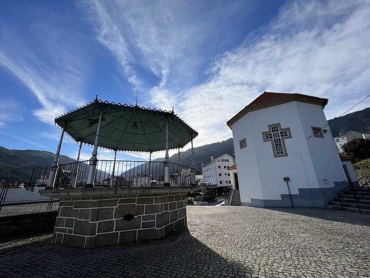 Coreto e Igreja Matriz - Vila de Manteigas - Portugal © Viaje Comigo