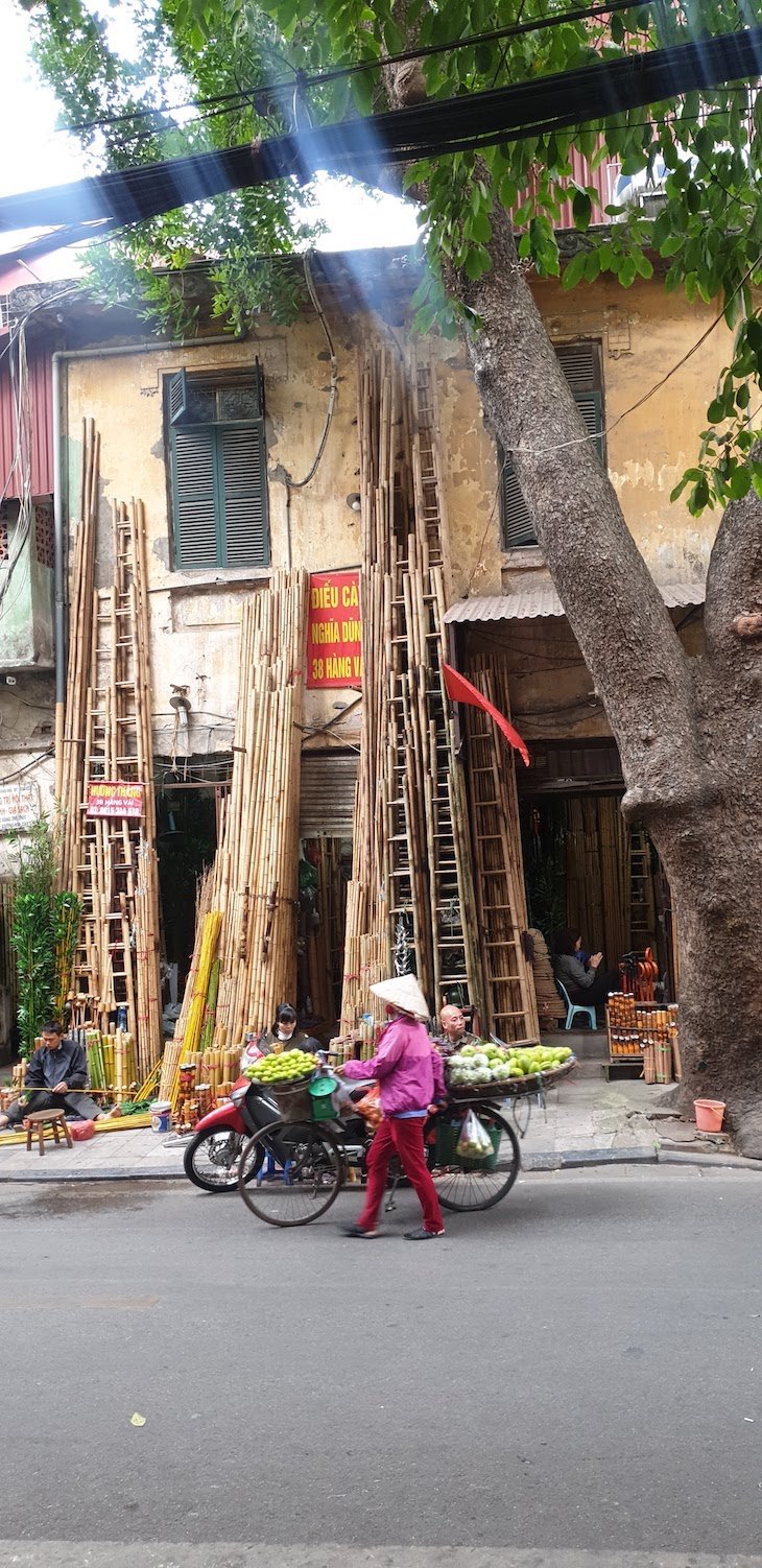 Nas ruas de Hanoi - Vietname © Viaje Comigo