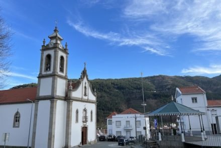 Igreja de São Pedro - Manteigas - Portugal © Viaje Comigo