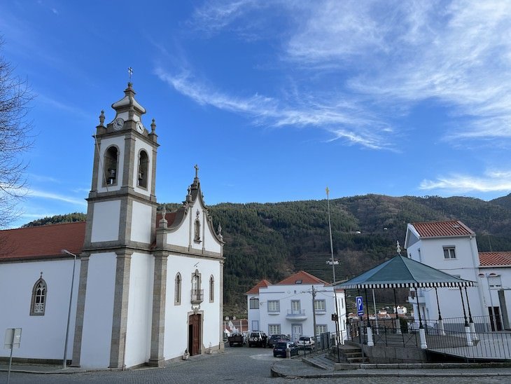 Igreja de São Pedro - Manteigas - Portugal © Viaje Comigo