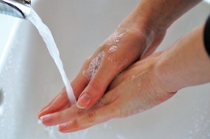 Lavar as mãos - Foto: ivabalk © Pixabay