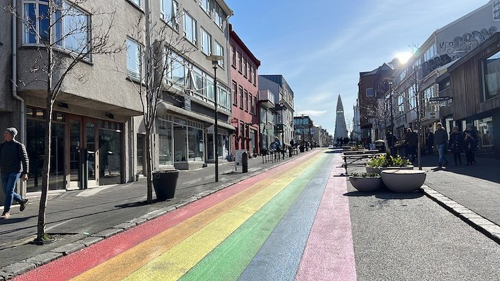 Skolavordustigur street - Reykjavik :Reiquiavique -Islândia © Viaje Comigo