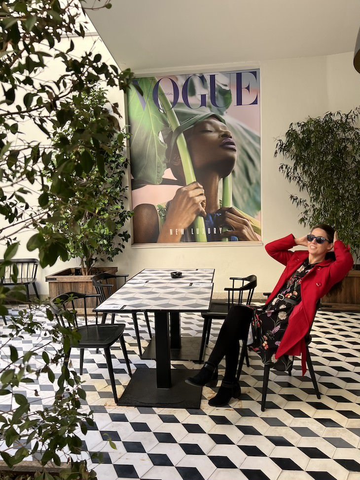 Susana Ribeiro na esplanada do Vogue Café Porto -Portugal @ Viaje Comigo