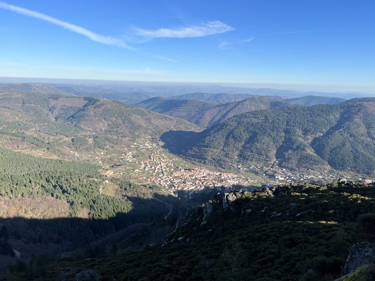 Vista de Fragão do Corvo - Penhas Douradas - Portugal © Viaje Comigo