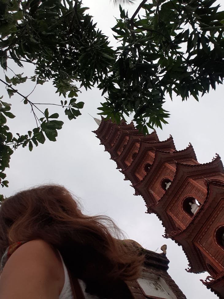 Trấn Quốc Pagoda - Hanoi - Vietname © Viaje Comigo
