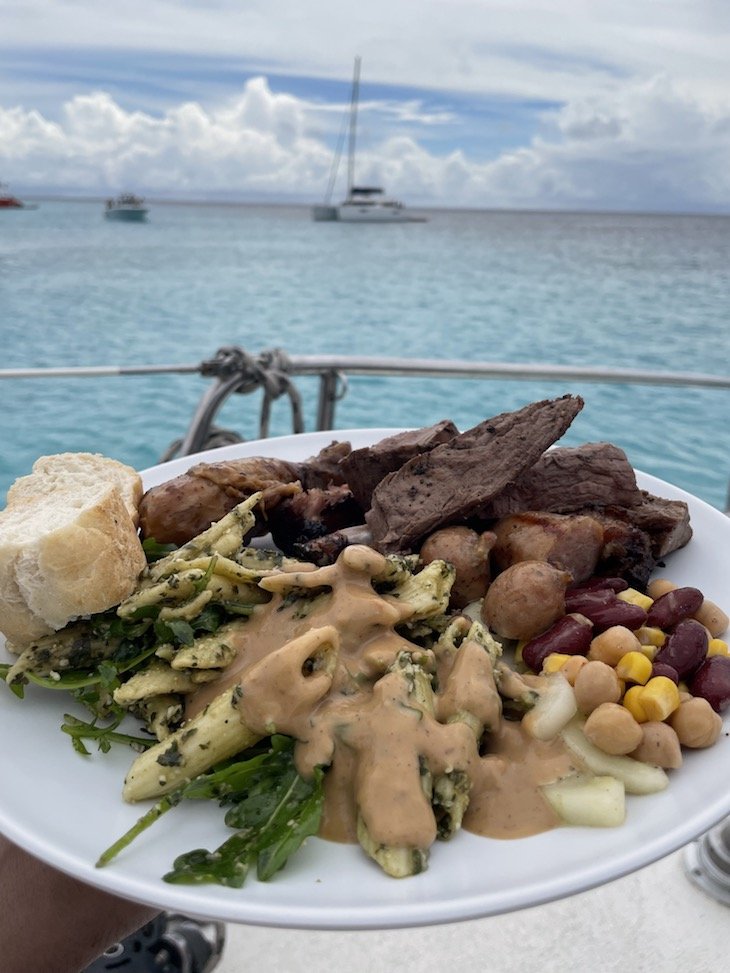 Almoco a bordo Bluefinn, Klein Curaçao © Viaje Comigo