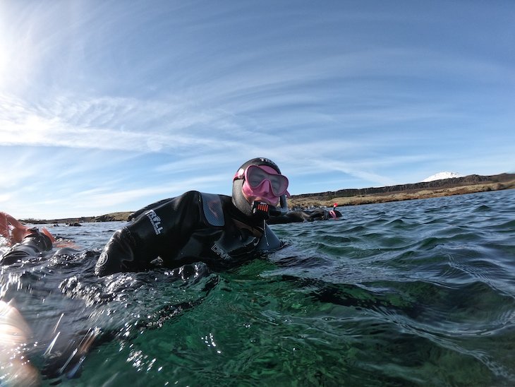 Snorkeling em Silfra, na Islândia © Viaje Comigo