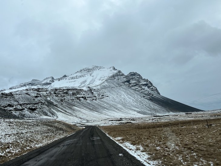 Estrada para Vesturhorn - Stokksnes - Hofn - Islândia © Viaje Comigo