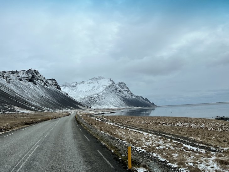 Estrada para Vesturhorn - Stokksnes - Hofn - Islândia © Viaje Comigo