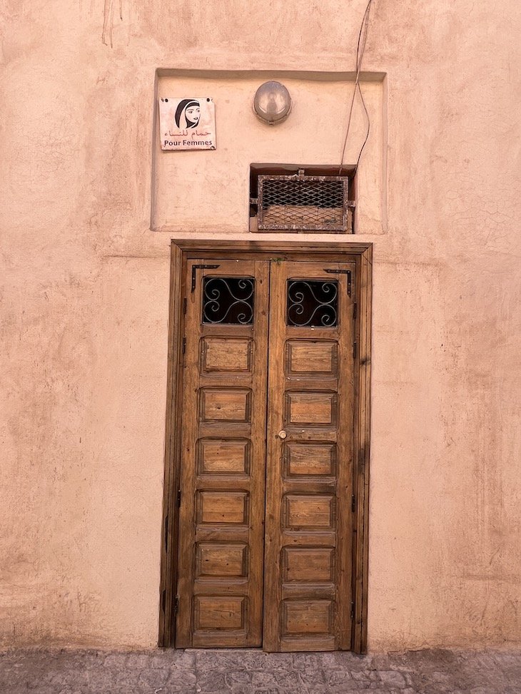 Mesquita - entrada para mulheres - Marraquexe - Marrocos © Viaje Comigo