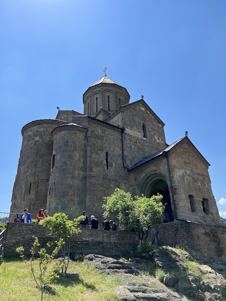 Igreja de Santa Virgem Metekhi, Tbilisi - Georgia © Viaje Comigo