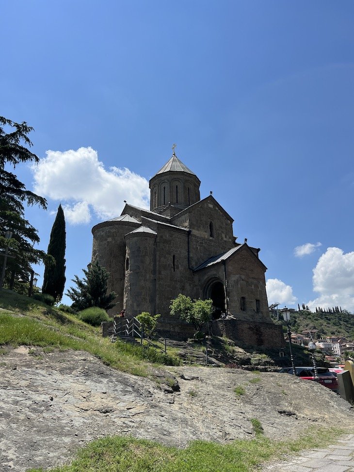 Igreja de Santa Virgem Metekhi, Tbilisi - Georgia © Viaje Comigo