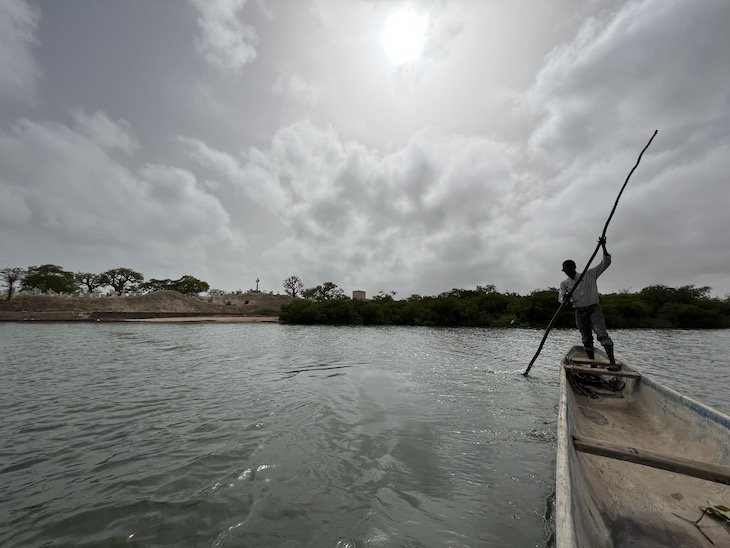 Barqueiro em Fadiouth - Ilha das Conchas - Senegal © Viaje Comigo