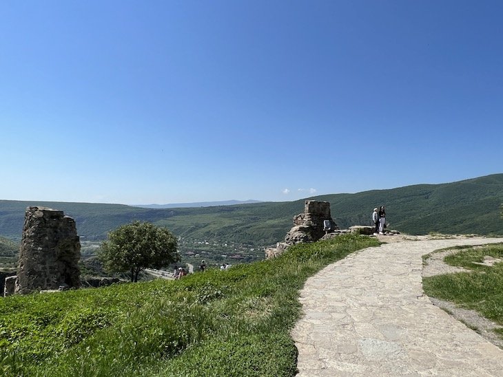Vista do Mosteiro Jvari - Mtskheta - Geórgia © Viaje Comigo