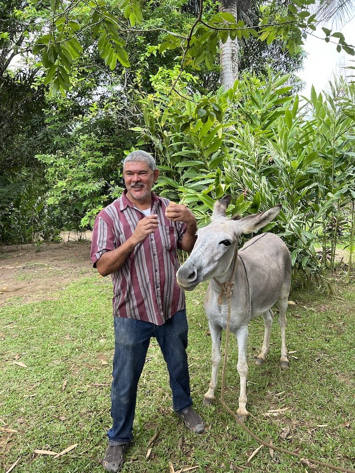 Simon e o burro do Salto Yanigua - Excursão Los Haitises - República Dominicana © Viaje Comigo
