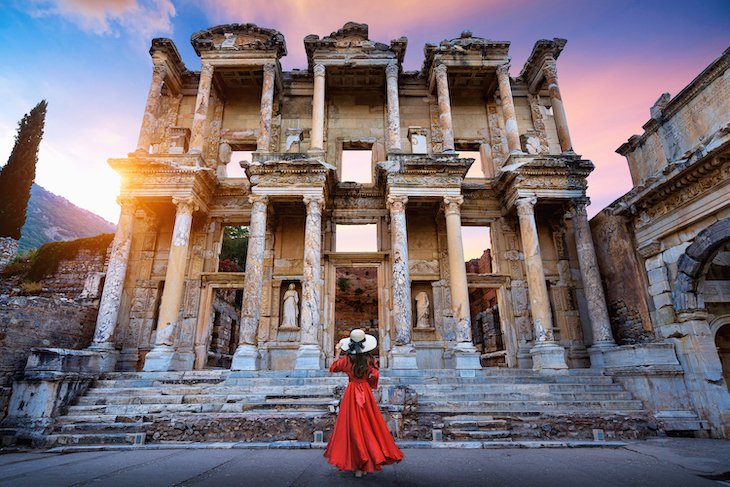 İzmir, Celsus Library at Ephesus Ancient City © Turquia