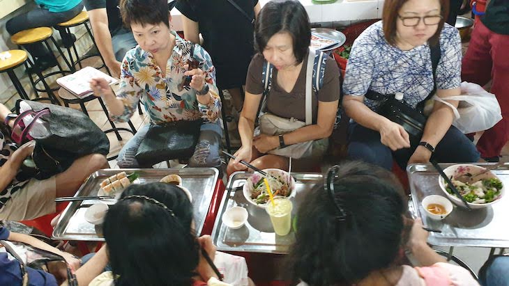 Comer em Ho Chi Minh - Vietname © Viaje Comigo
