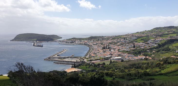 Vista da cidade da Horta - Ilha do Faial - Açores © Viaje Comigo
