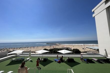 Terraço e Solário - Hotel EXE PraiaGolfe - Espinho - Portugal © Viaje Comigo