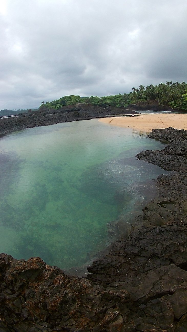 Praia Piscina- São Tomé © Viaje Comigo