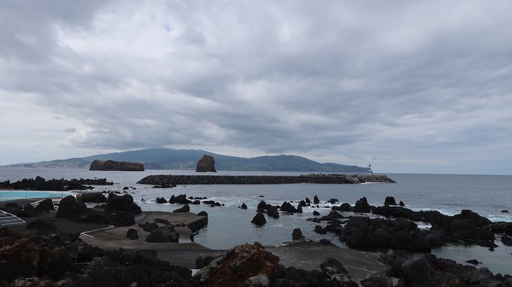 Piscina natural da Madalena - Ilha do Pico - Açores © Viaje Comigo