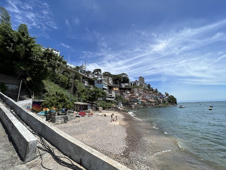 Praia da Comunidade Solar do Unhão - Salvador - Bahia - Brasil © Viaje Comigo